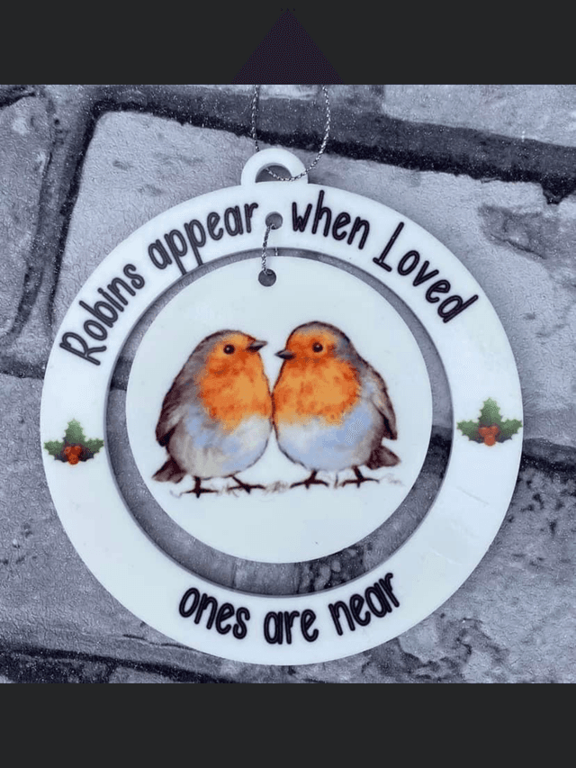 Robins appear bauble